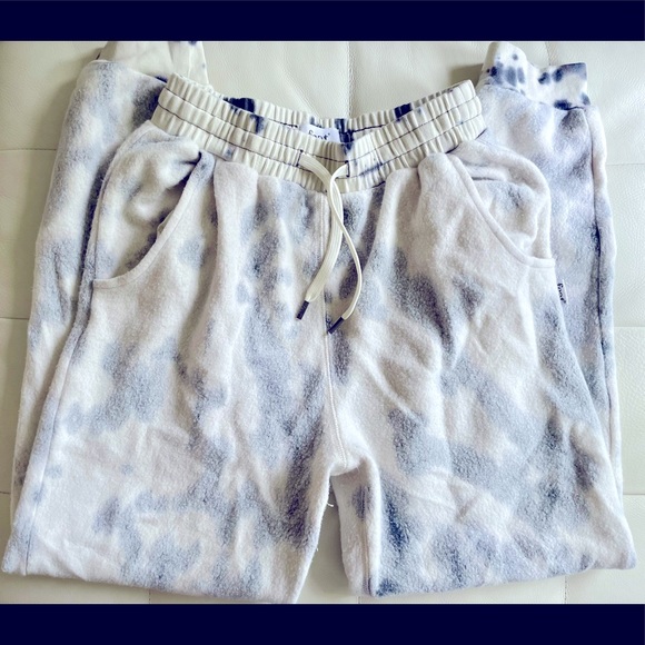 BlanketBlend Joggers - Picture 3 of 4